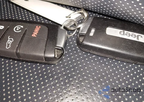 2017 Jeep Grand Cherokee Overland 4X4 из США, поврежденный, VIN 1C4RJFCG4HC887550